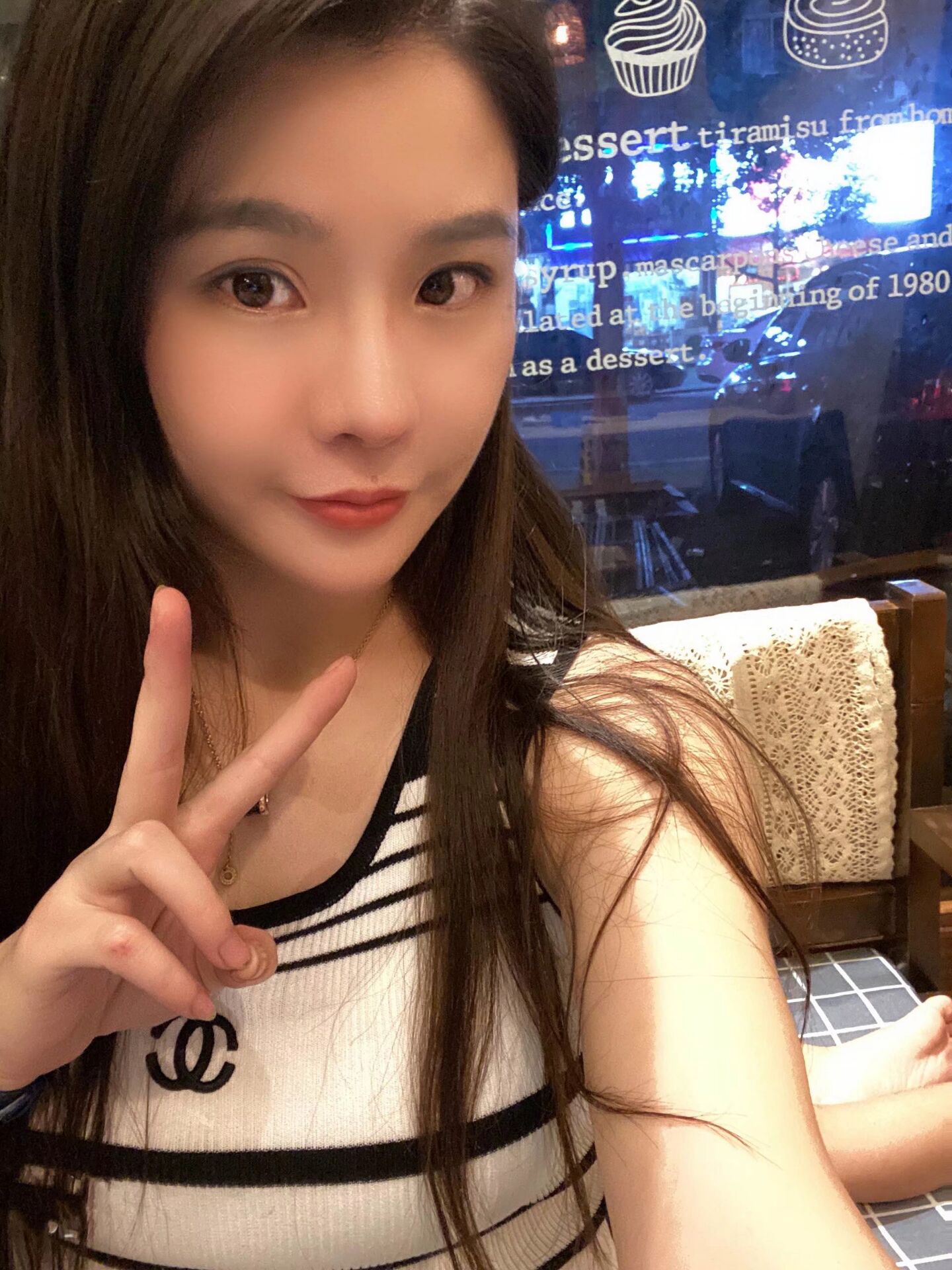 南山喜嫣：长腿酥胸好身材，服务惊爆互动好